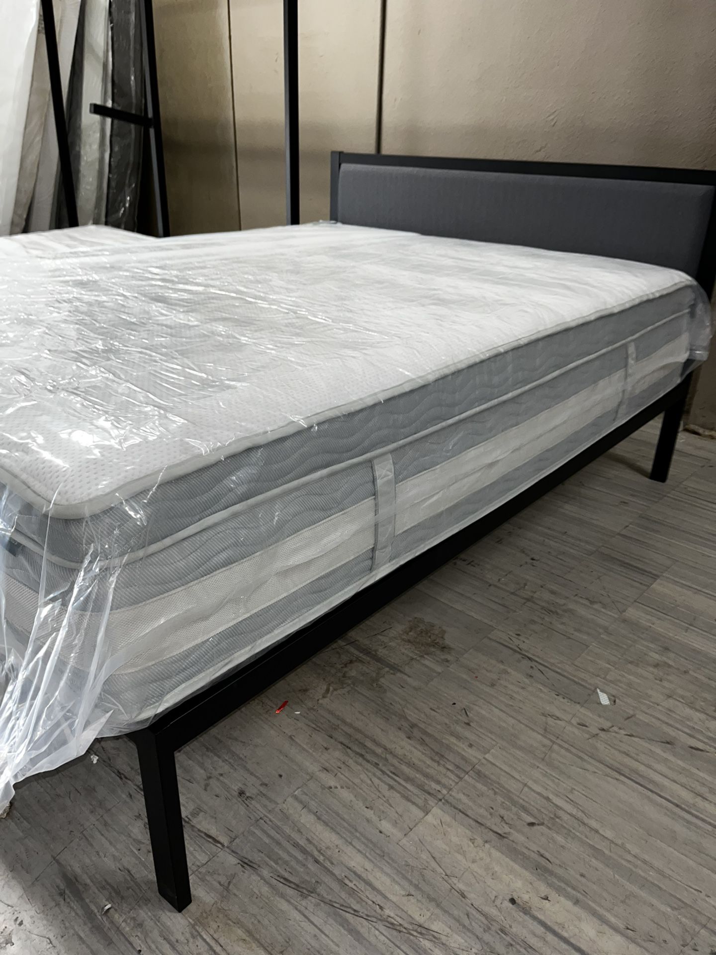 New 14” Queen Size Hybrid Mattress With A 2” Pillowtop