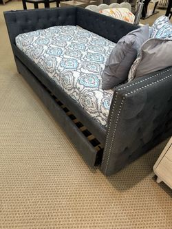 New twin/Trundle + mattress