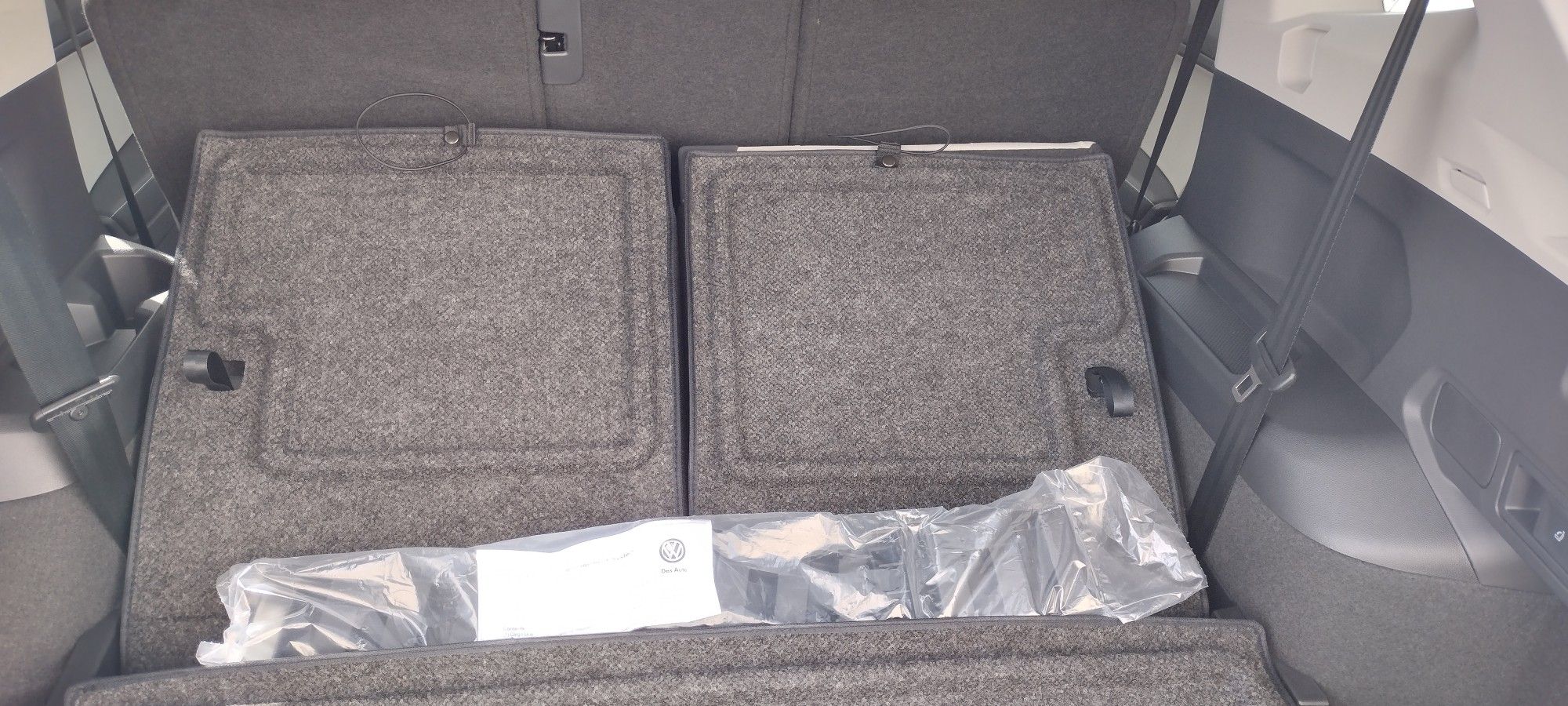 VW Volkswagen OEM Tiguan Cargo Liner,  Black, Floor Mats And Other Accessories Brand new

