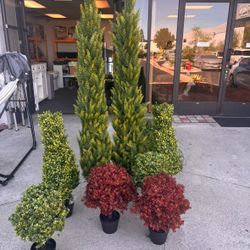 New Starting At 2Ft $25, 3ft  $60 & 6Ft $85!!   Artificial Topiary Trees Set of 2