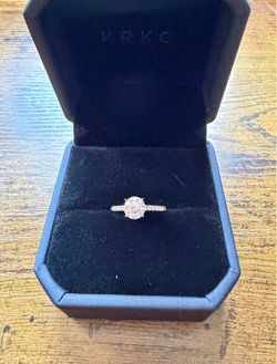 VVS1 Engagement Ring