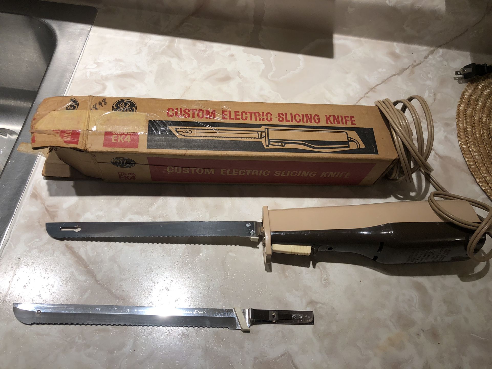 General Electric Slicing Knife $10
