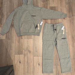 🔥 FEAR OF GOD ESSENTIALS HOODIE + SWEATPANTS SET – FEW LEFT (NEW)