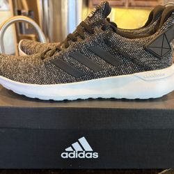 New Adidas Athletic Shoes Size 12