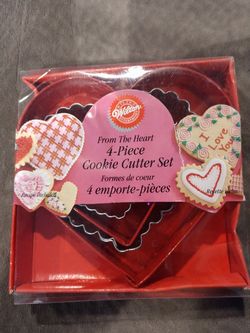 Wilton 4pc metal cookie cutters, nib