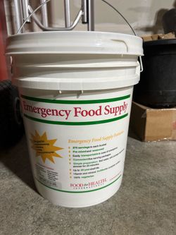 275 servings emergency food supply bucket