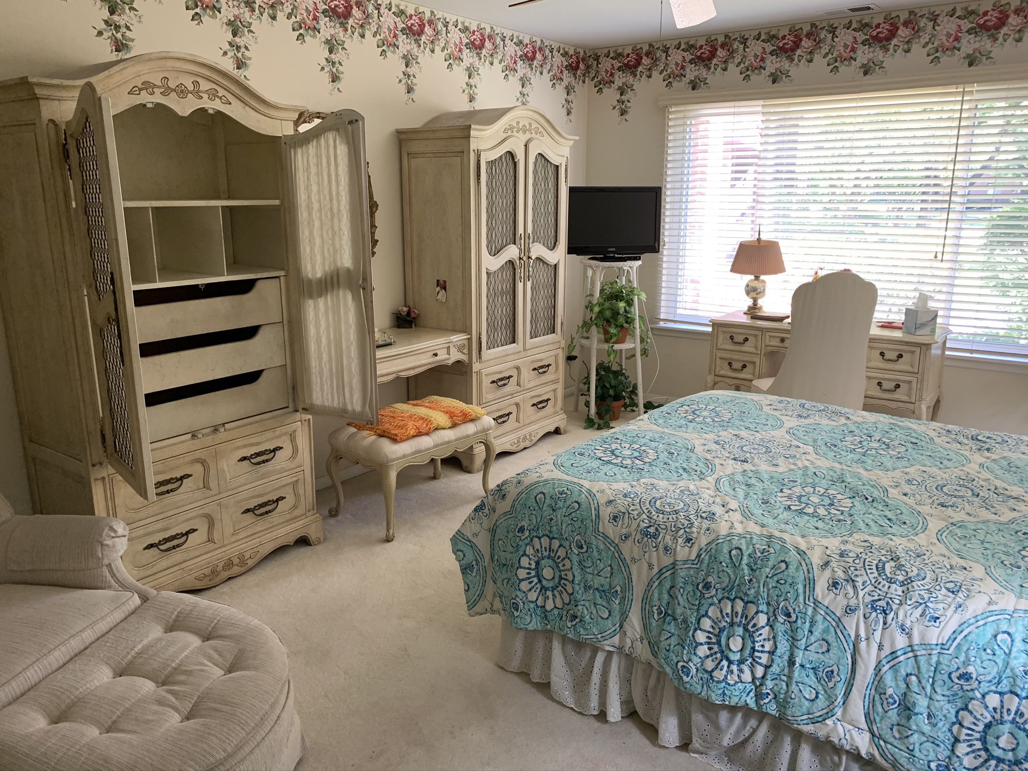 Top Quality Bedroom Suite By Hickory Furniture . Includes Two matching armoires connecting bridge. Also Two matching night stands, A Matching Desk 