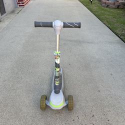 3 Wheel Light-Up Kick Scooter