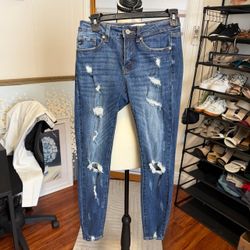 Men’s fashionable distressed jeans