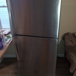 Apartment Size Stainless Steel Refrigerator Is In Excellent Condition Three Minor Dents And A Little Scratch Great Fridge Basically Like New