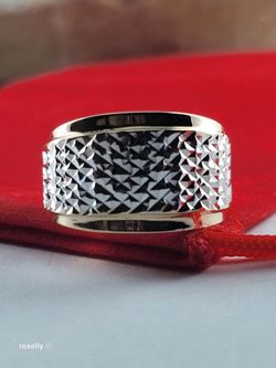 14K Two-Tone Gold Diamond-Cut Band Ring Size 4.75 - Solid Gold!/ Anillo de Banda con Dos Tonos de Oro! 👌🎁Post Tags: Anillo de Oro