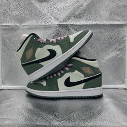 Air Jordan 1 Mid “Dutch Green” women’s size 8.5/7M