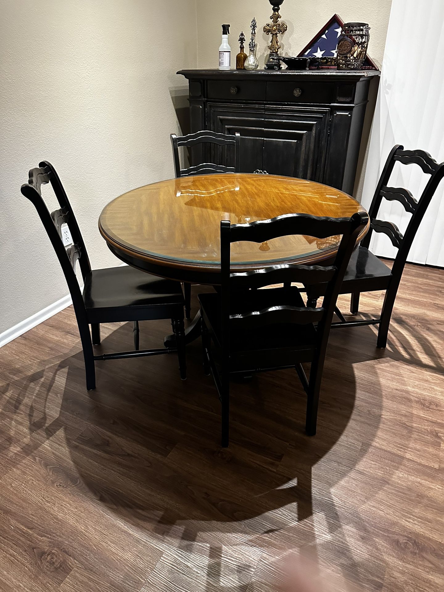48” Round Dining Table And Chairs 