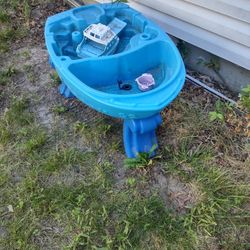 Kids Outdoor Toy Boat..Pick Up In  Sekden.Ny.price Is $20