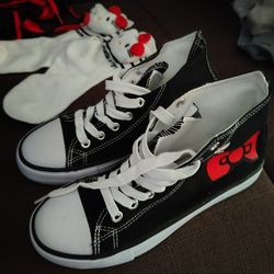Hello Kitty size 9