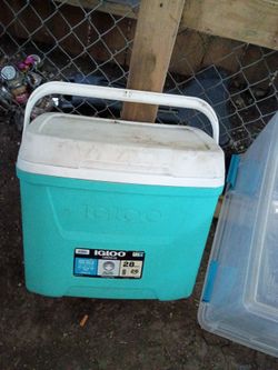 Igloo 28 quart ice chest