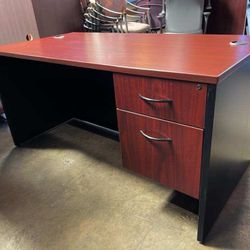 Office Furniture (Desks, Office Chairs, Partitions)