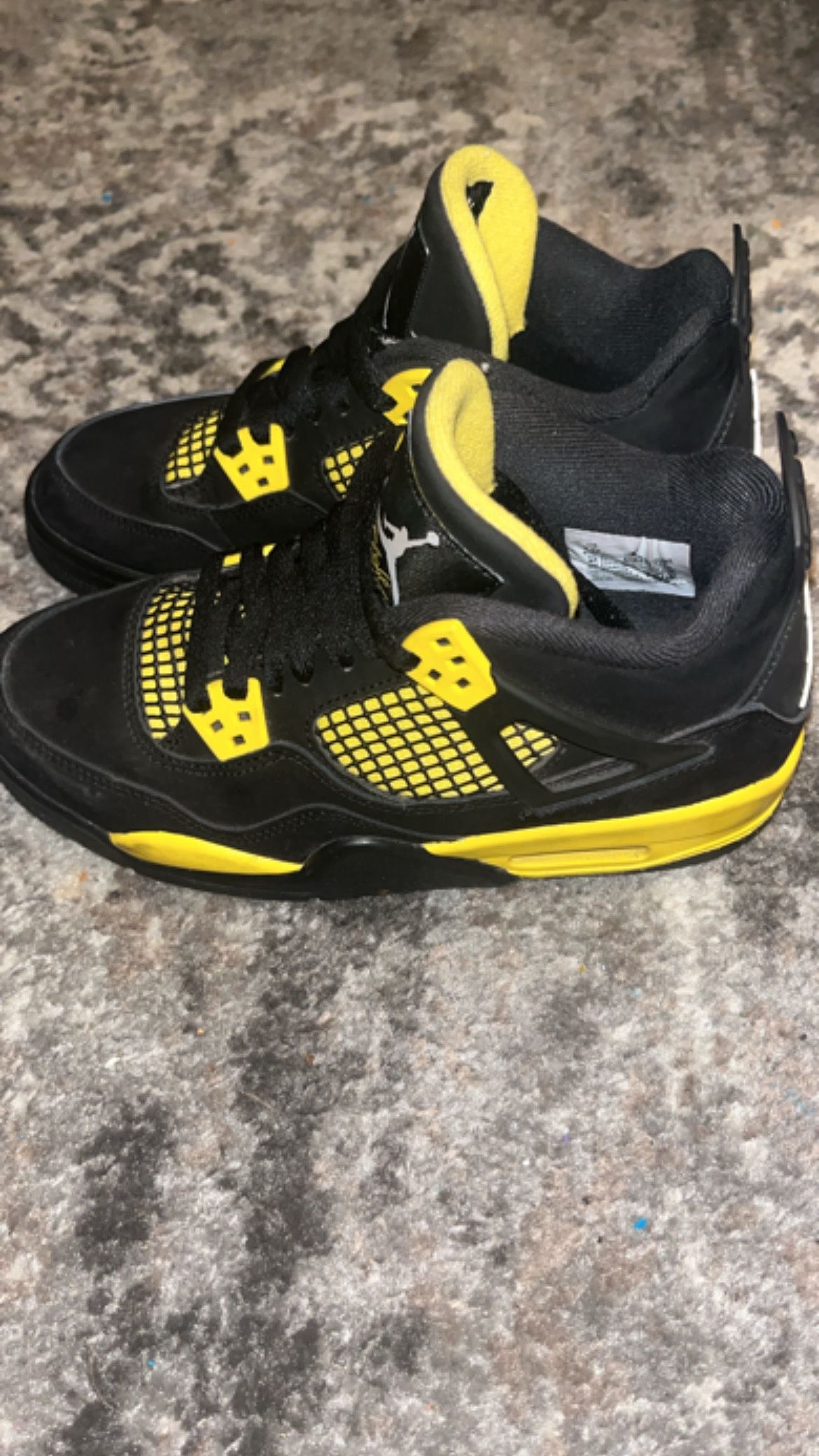 Jordan 4 Retro Thunder SIZE 4.5
