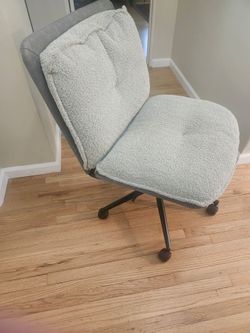 Armless Office Chair with Boucle Cushion