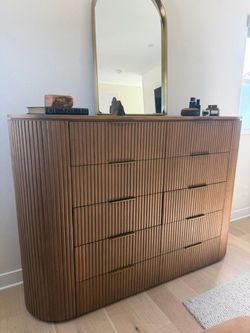 RH — BYRON 10-DRAWER DRESSER
Designed by Harrison & Nicholas Condos
Light Oak / Brass | SKU 10143457LOAK
Handcrafted American white oak • Hand-ap
