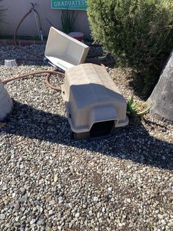 Petmate Dog House
