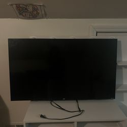 Smart Tv Roku With Mount 