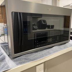 Whirlpool 1.9-cu ft 1800-Watt Over-the-Range Convection Microwave with Sensor Cooking