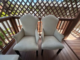 WHITE CHAIRS