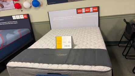 Clearance Queen Mattress in Waldorf,Md