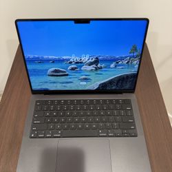 14 Inch Macbook Pro Space black M3 Pro Chip 18 GB Memory 512GB SSD 