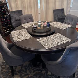Round Dining Table And Chairs