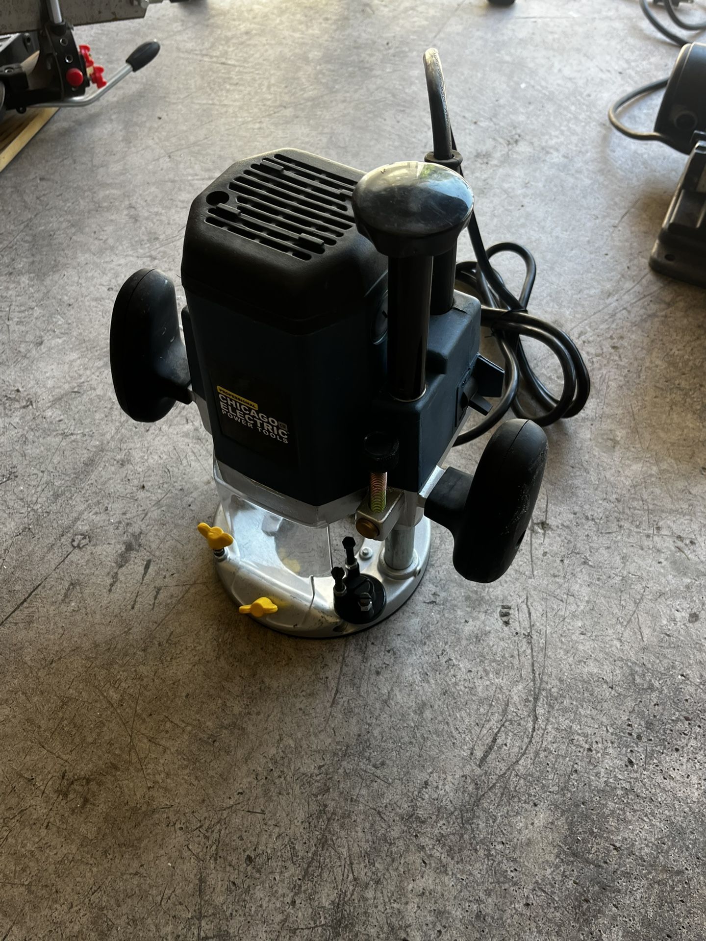 Electric Plunge Router