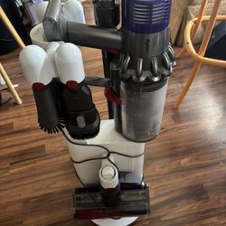Dyson Vacuum With Dok 