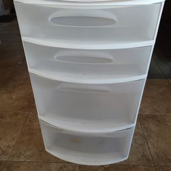 Large Storage Plastic Container $15.00 See My Other Offers Must Pick Up Cash Only 
