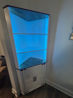 Corner cabinet with 3 light colors