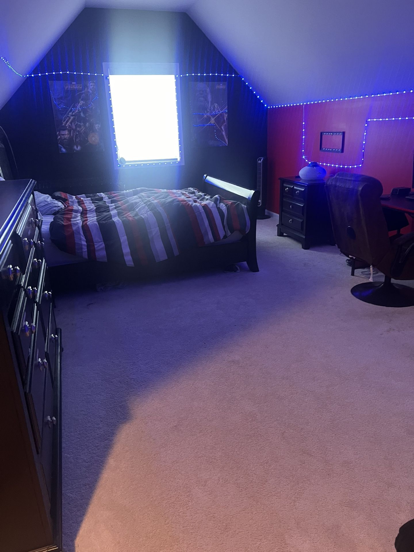 Queen Sleigh Bed, Dresser W/ Mirror And 2 Nightstands