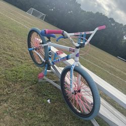 Blocks Flyer White/blue/pink