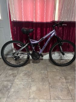 Mongoose maxim girls mountain bike