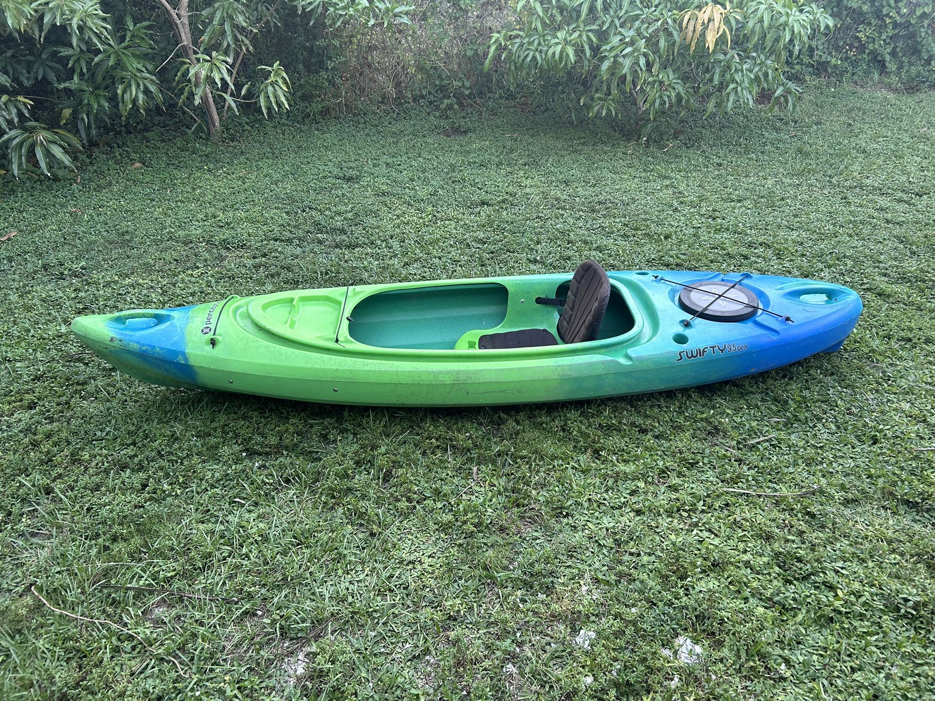 Perception Fishing Kayak with Paddle – Open to Trades