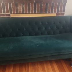 TUFTED EMARALD COUCH