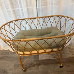 Rattan bassinet