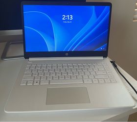HP 14” Touchscreen Laptop – Works Great Plugged In – White