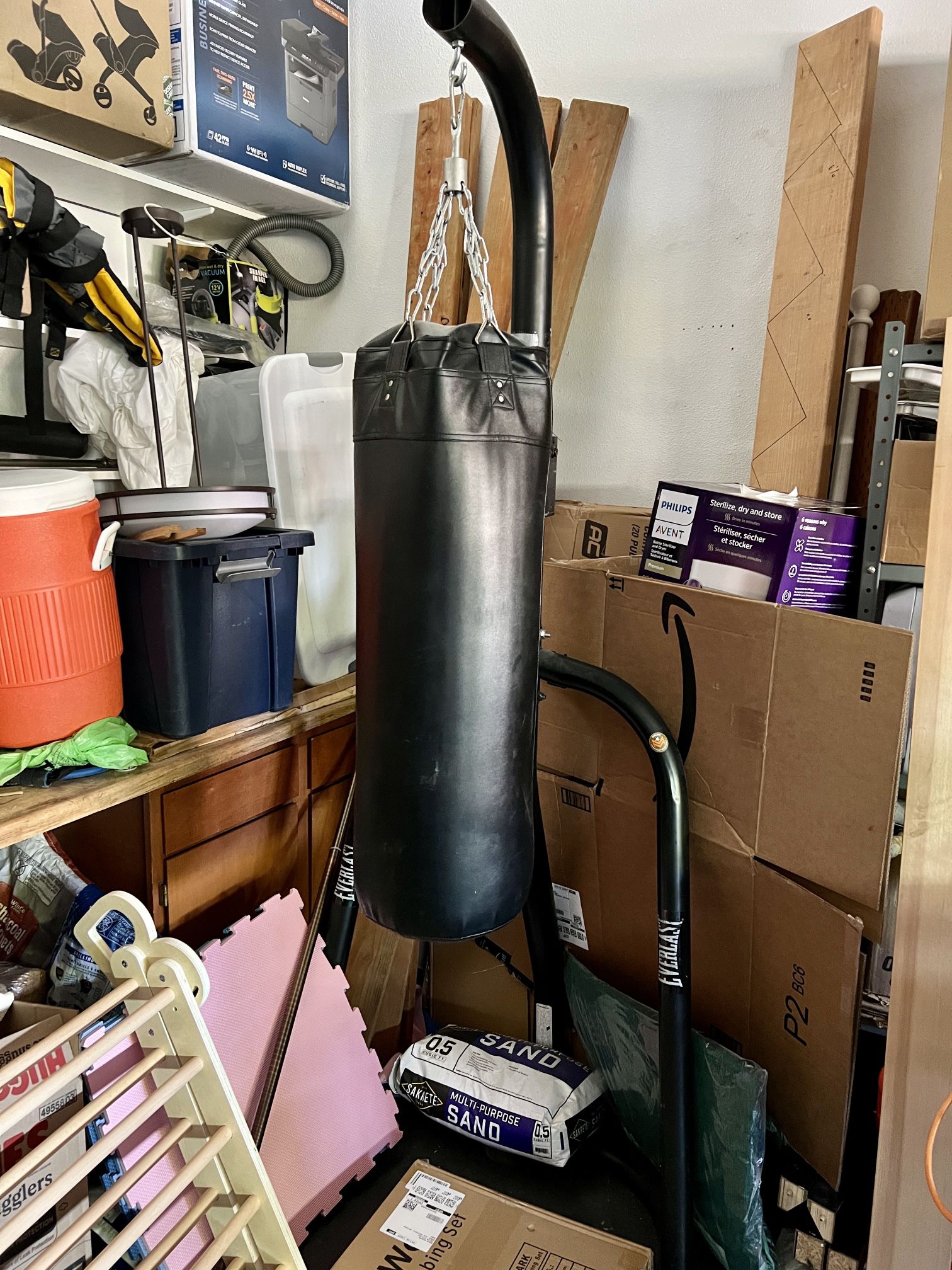 Everlast Punching Bag With Stand