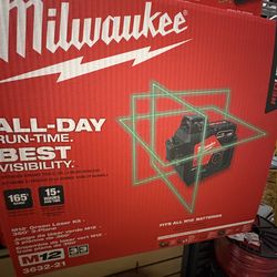 Milwaukee new laser 360 degree 12M kit battery and charger