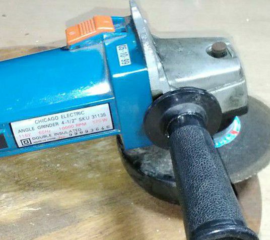 NEW ANGLE GRINDER, used once