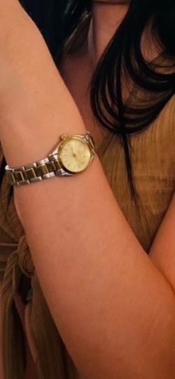 Gold watch vintage woman’s