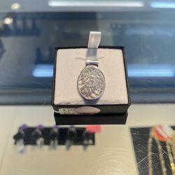 14k white gold diamond pendant