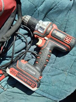 Black and decker drill whit battery and charger