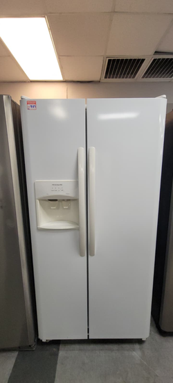 Frigidaire Side‑by‑Side Fridge – White, Ice & Water Dispenser
