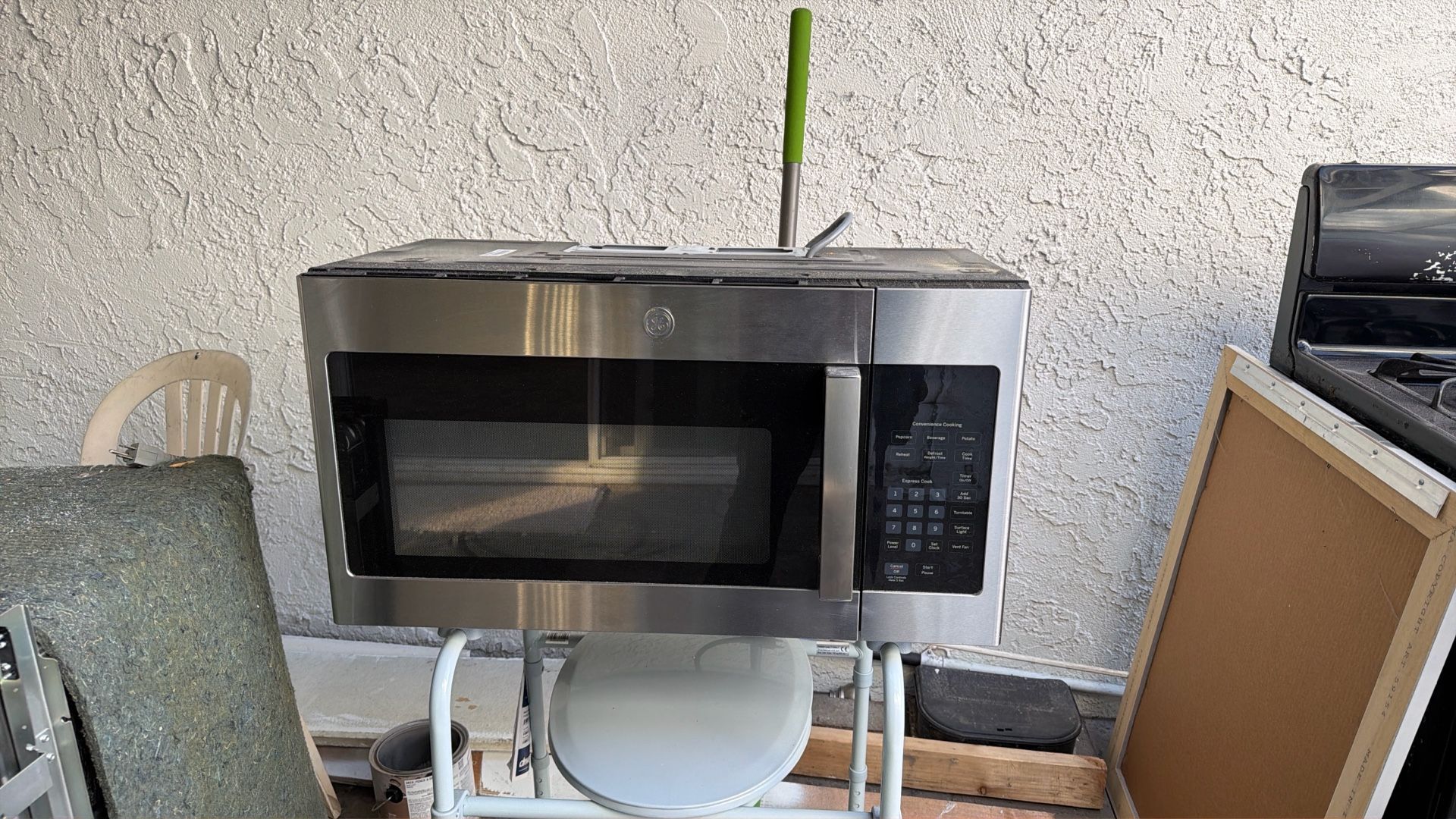 GE Microwave - like new